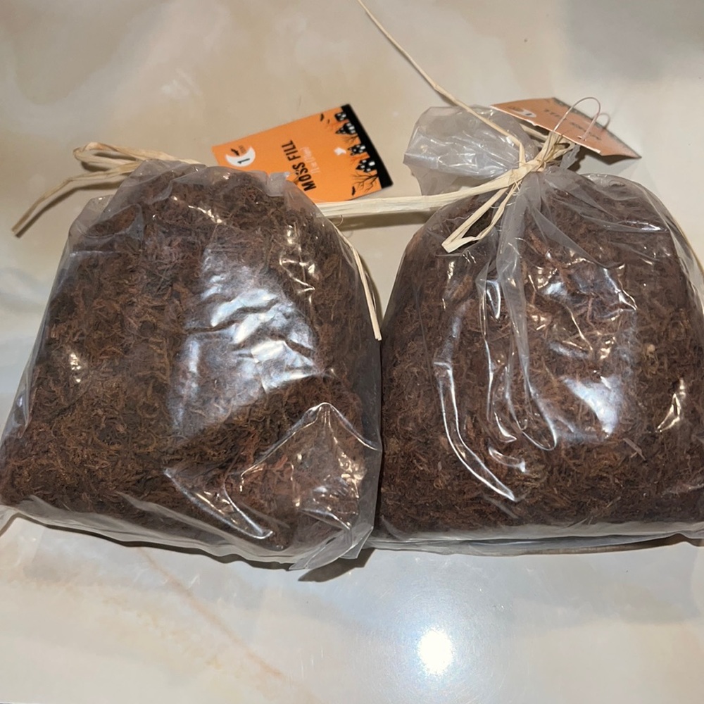 NWT 2-20gm Faux Moss Fill bags (40gm total)
